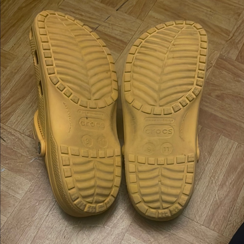 Crocs Clogs - Picture 3 of 3